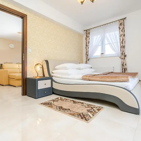 فندق Apartament Krolewski فادوفيتسه